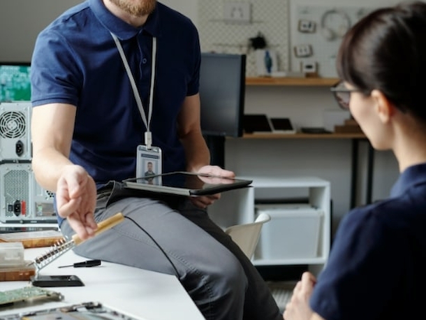 Behind the Scenes: Why Local Tech Support Outshines Big Chains